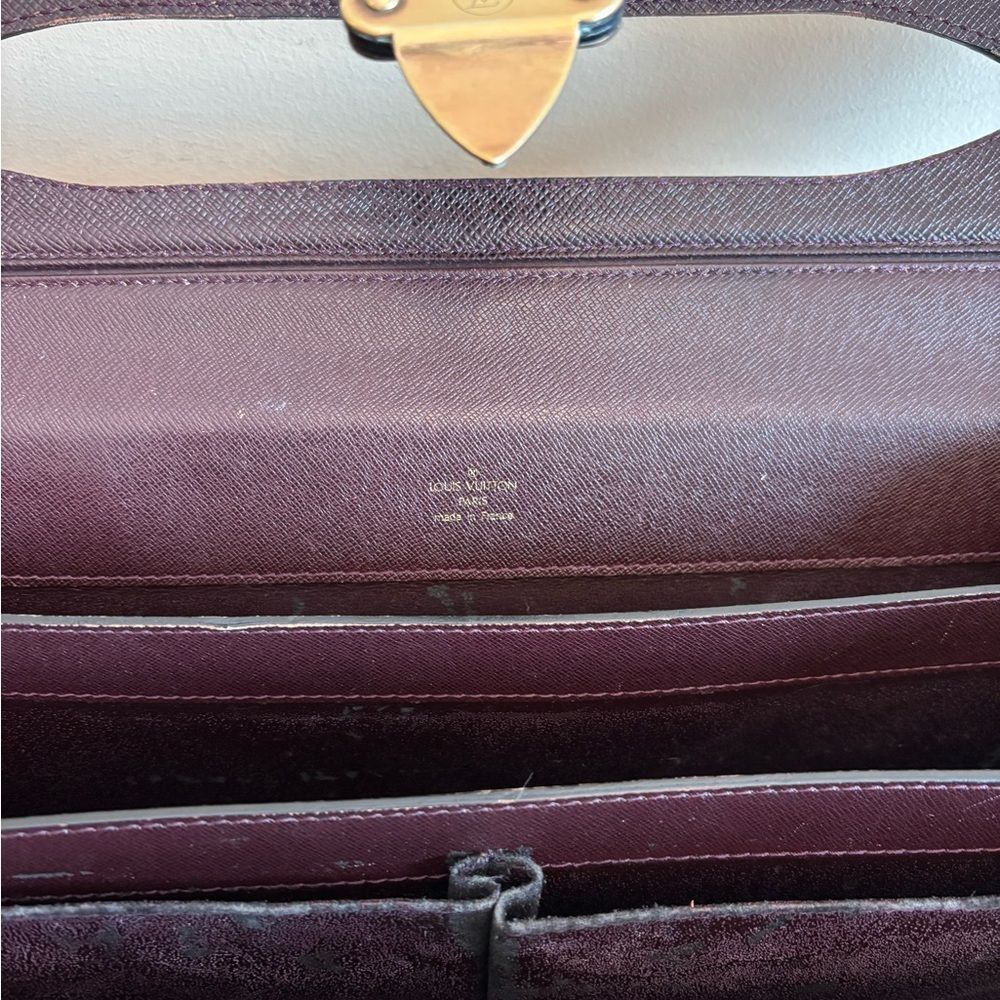 Authentic Louis Vuitton leather taiga briefcase - Picture 9 of 12